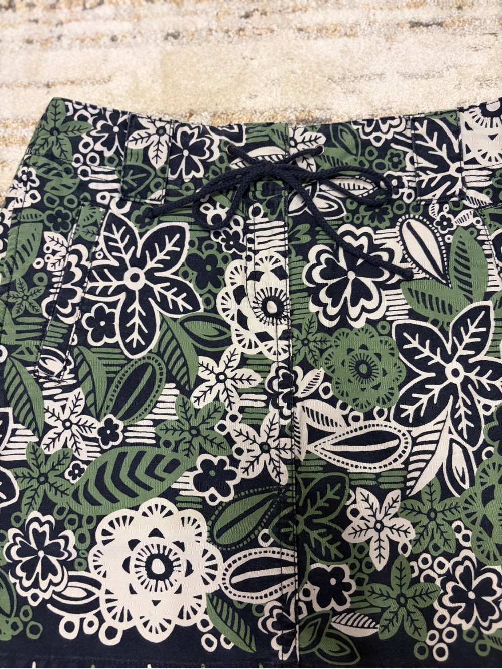 ann taylor LOFT | Green, Navy & White Floral Mini Skirt size 6 - Picture 4 of 7